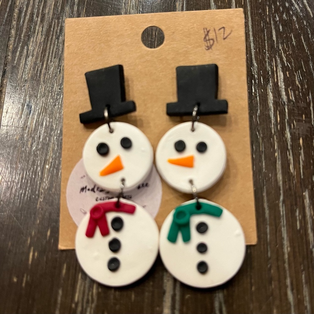 NWT ladies snowman handcrafted polymer clay pierced earrings